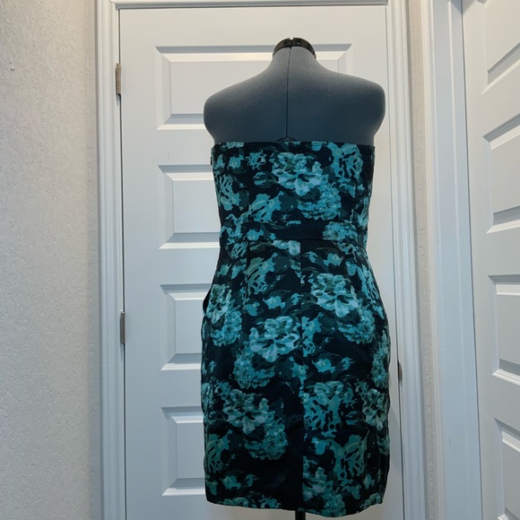 Teal and black flowers - Picture 4 of 5